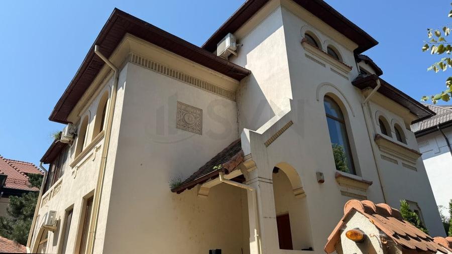Casă cu 5 camere cu Teren 420 Mp în Dorobanți