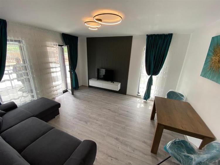 Apartament cu 2 camere decomandat, mobilat în Cristian