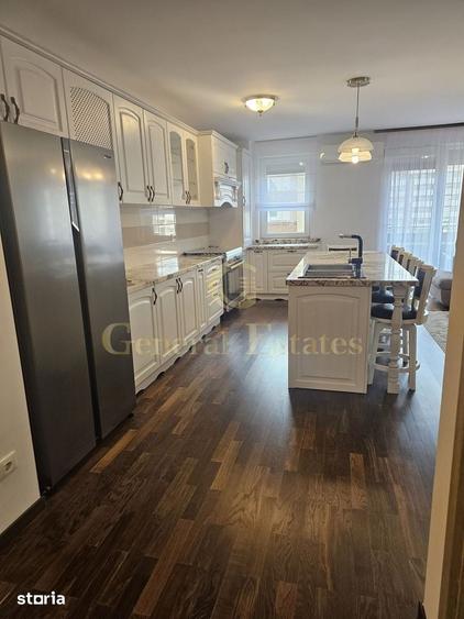 Apartament cu 3 camere în Tractorul