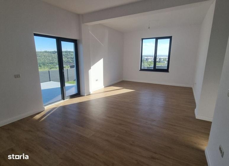 Casă cu 4 camere în Valea Adâncă