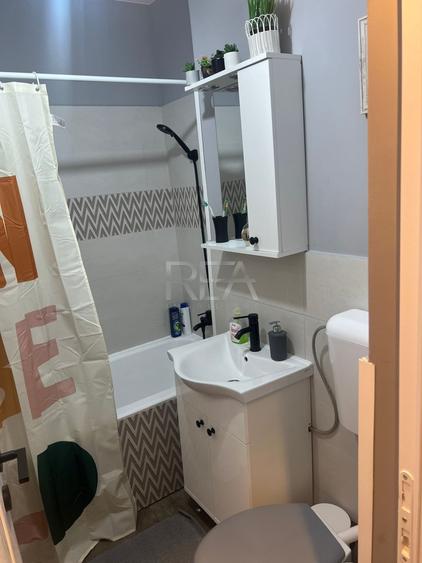 Apartament cu 2 camere semidecomandat, mobilat în 1 Mai