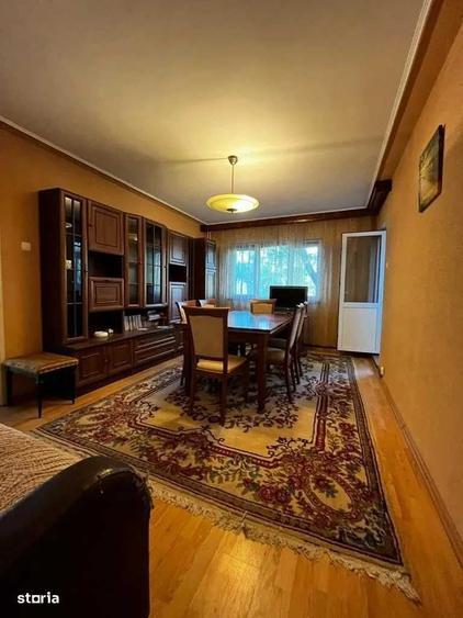 Apartament cu 4 camere semidecomandat în Podu Roș