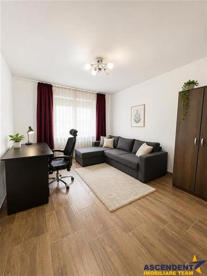 Apartament cu 2 camere decomandat, mobilat în Tractorul