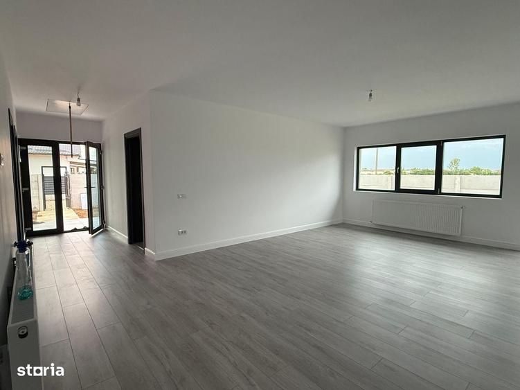 Casă cu 4 camere în Ciorogârla