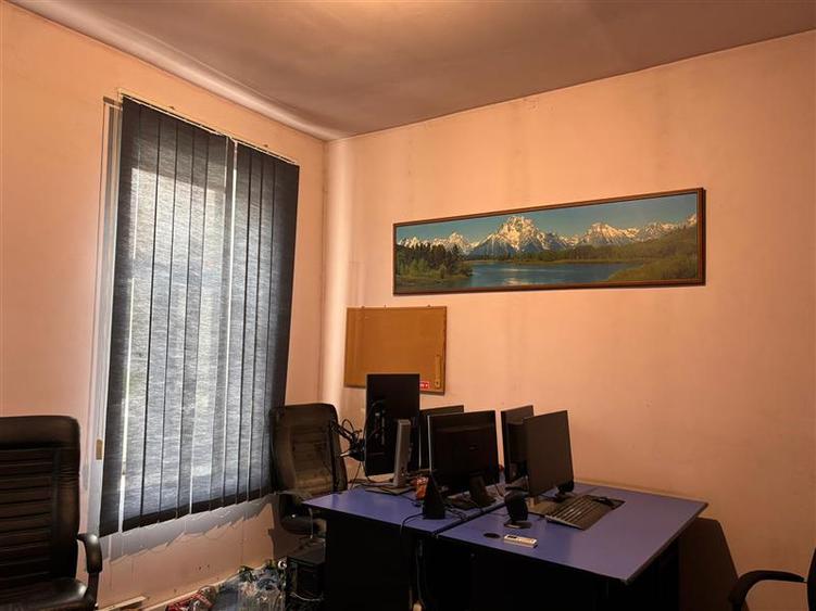 Casă cu 4 camere cu Teren 320 Mp în Central
