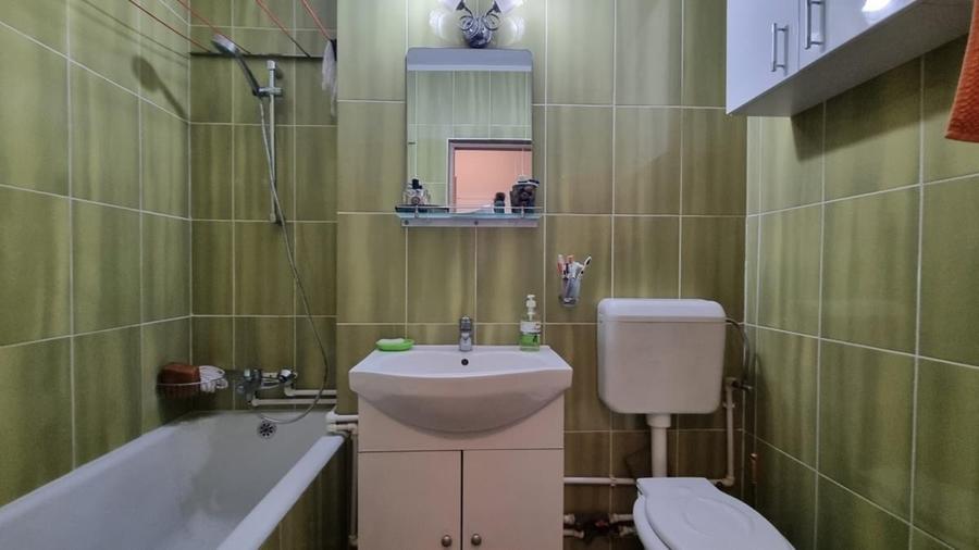 Apartament cu 3 camere semidecomandat în Ștefan cel Mare