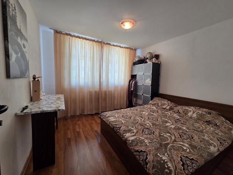 Apartament cu 3 camere decomandat, mobilat în Alexandru cel Bun