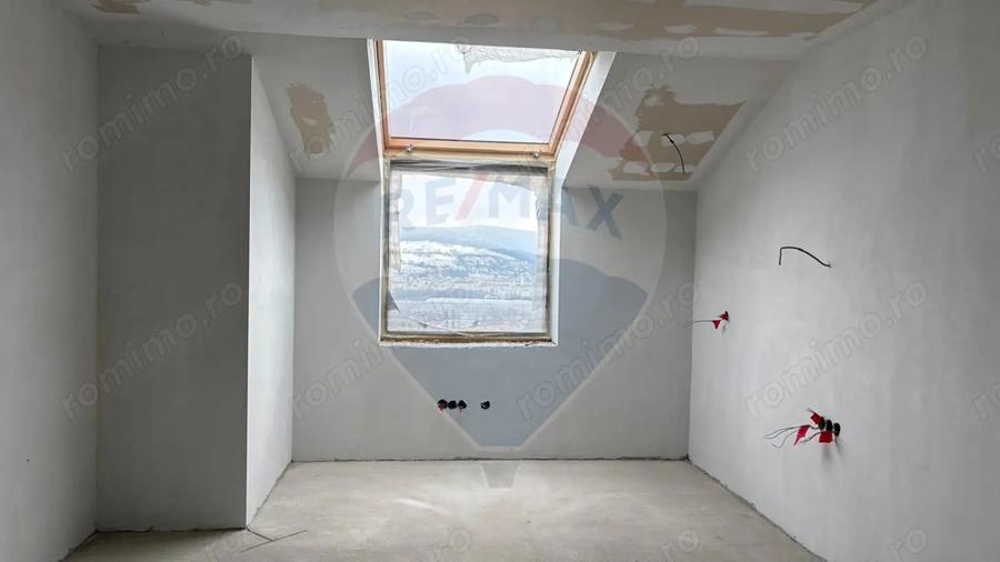 Casă cu 2 camere cu Teren 822 Mp în Central