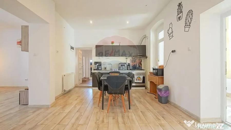 Casă cu 6 camere cu Teren 700 Mp în Ultracentral