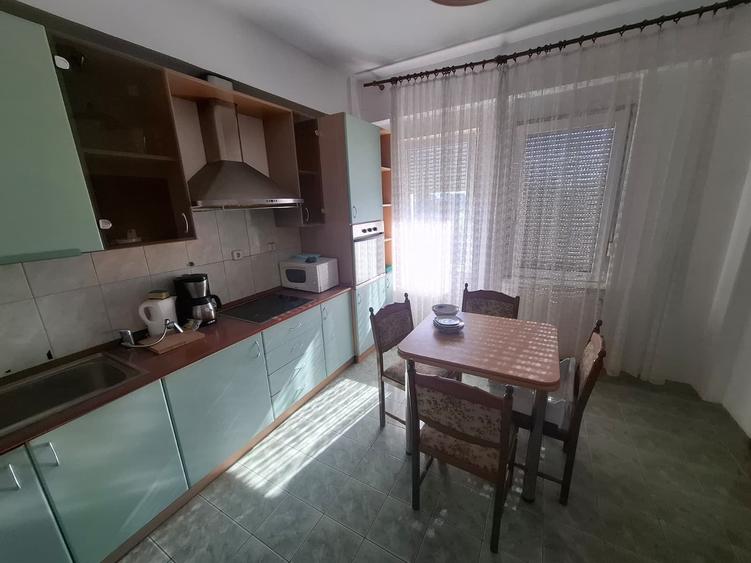 Apartament cu 3 camere decomandat în Boul Roșu