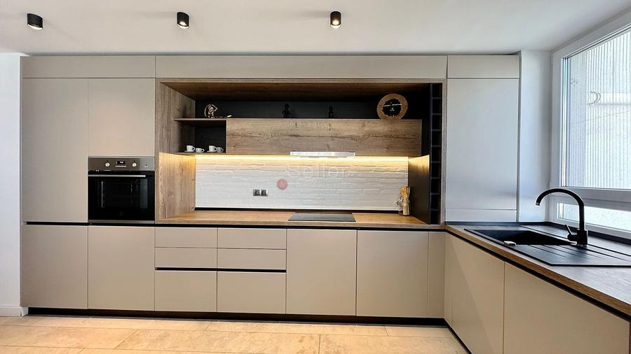 Apartament cu 4 camere decomandat, mobilat în Tractorul