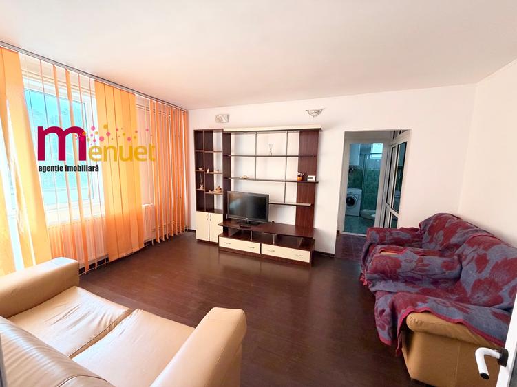 Apartament cu 2 camere semidecomandat în Piața Veche