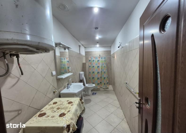 Casă cu 4 camere cu Teren 1933 Mp în Central