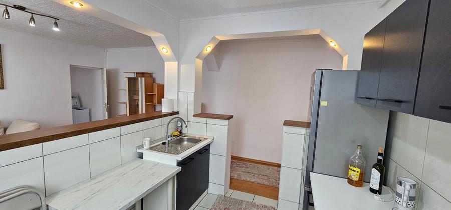 Inchiriez apartament de 3 camere ,situat in cartierul Hipodrom 4- Aleea Streiu - 3