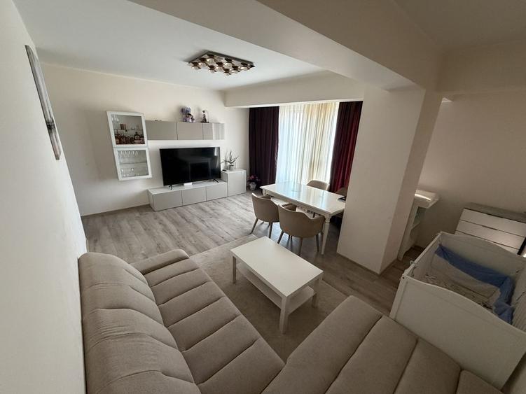 Apartament cu 3 camere decomandat, mobilat în Central