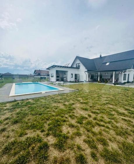 Casă individuală cu 6 camere cu Piscina în Exterior Est