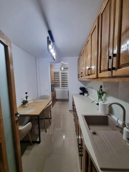 Apartament cu 3 camere decomandat în Craiovei