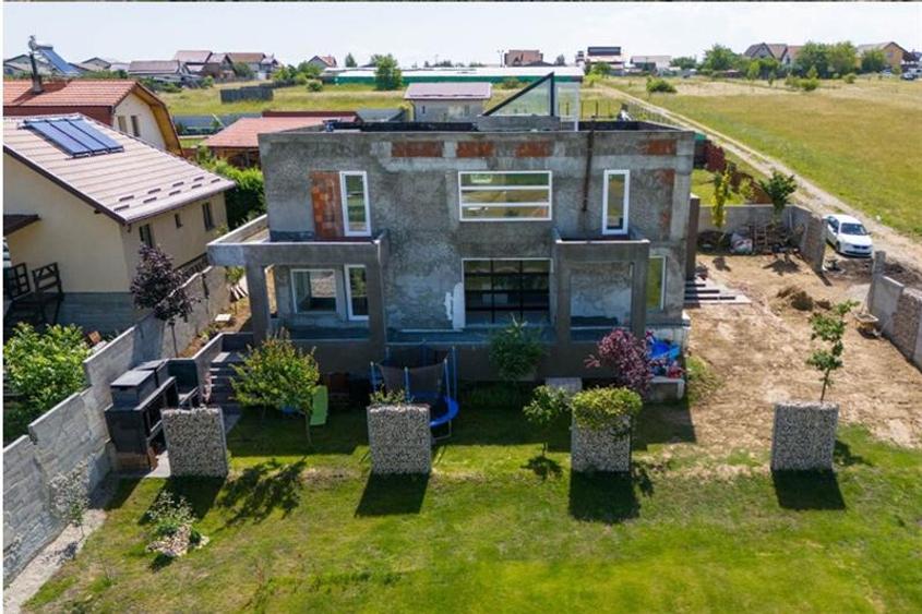 Casă individuală cu 4 camere cu Teren 1000 Mp în Bod