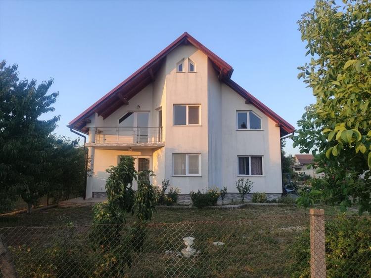 Casă cu 4 camere cu Teren 680 Mp în Oncea