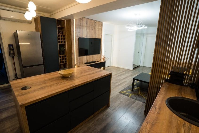 Apartament cu 2 camere semidecomandat, mobilat în Central