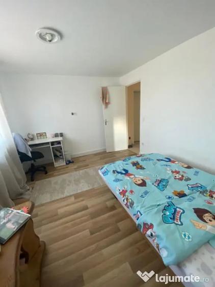 Casă cu 5 camere cu Teren 6880 Mp în Tămaia