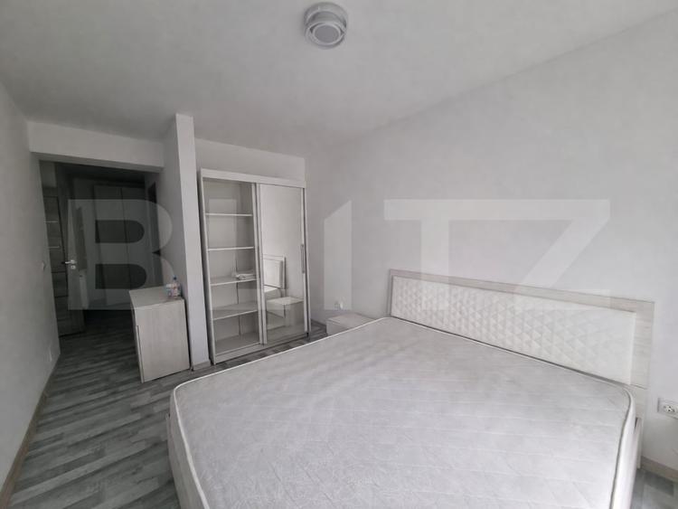Apartament cu 3 camere semidecomandat în Dâmbul Rotund