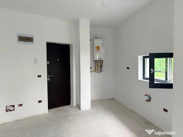 Apartament cu 3 camere semidecomandat în Griviței