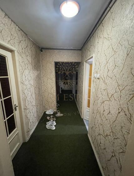 Apartament cu 4 camere semidecomandat, mobilat în Uverturii