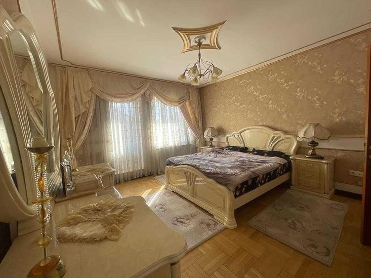 Casă cu 4 camere cu Teren 1500 Mp în Central