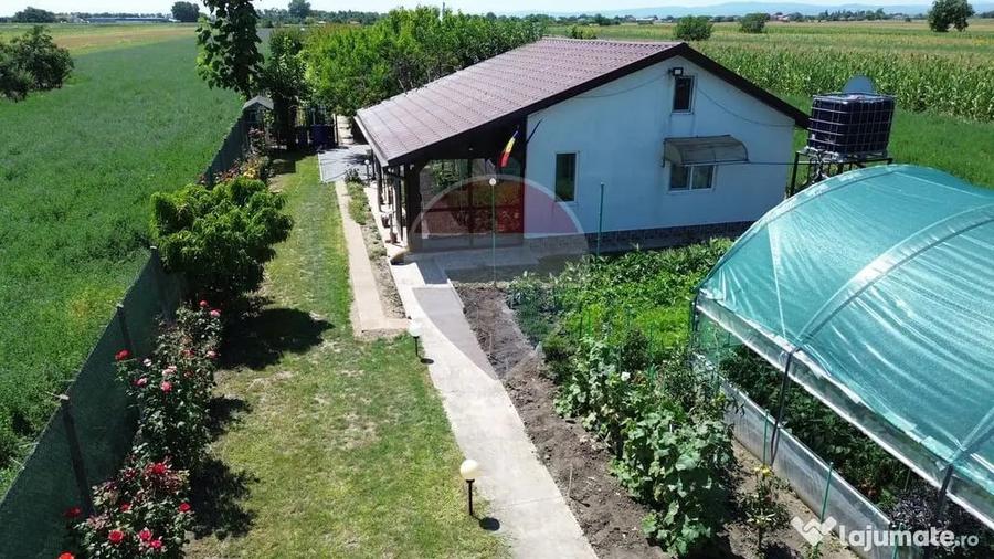 Casă cu 2 camere cu Teren 6943 Mp în Gologanu