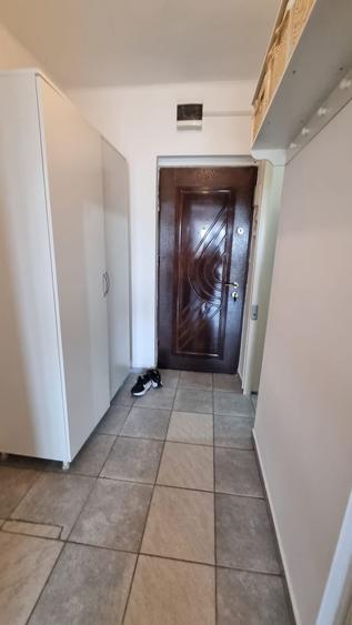 Garsonieră decomandată în Titan