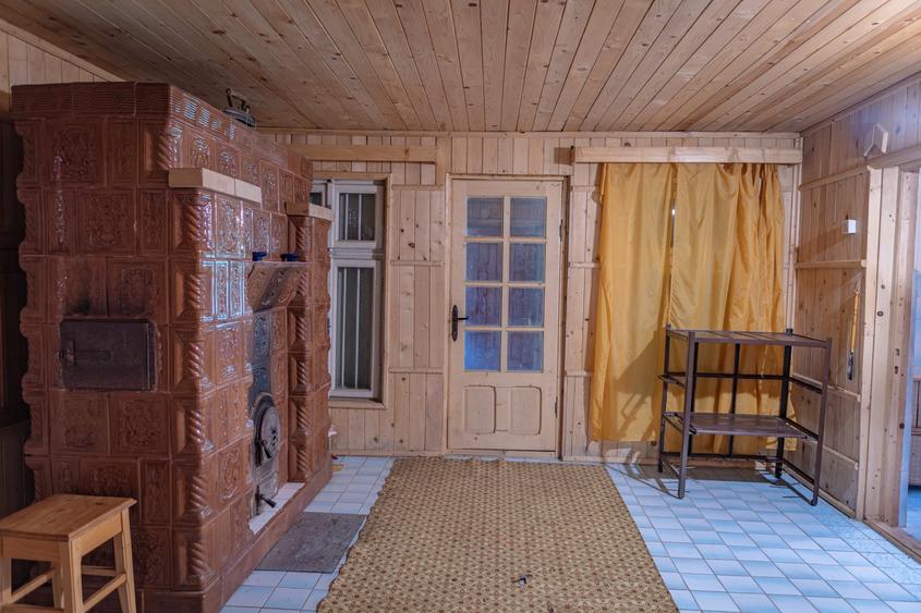 Casă individuală cu 14 camere cu Teren 2700 Mp în Brusturoasa