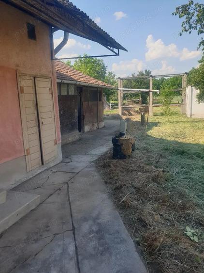 Casă cu 3 camere cu Teren 1200 Mp în Central