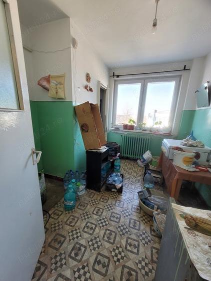 Apartament cu 4 camere semidecomandat în Hipodrom