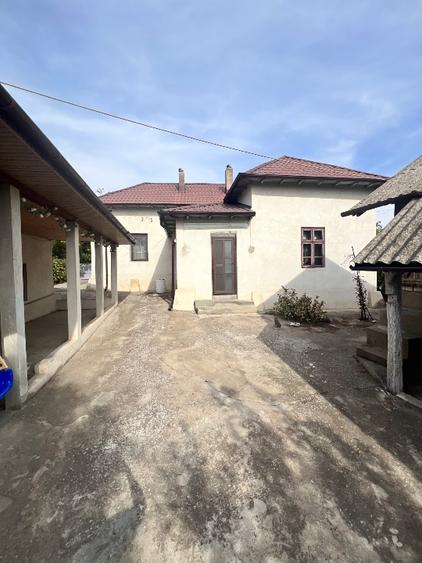 Casă individuală cu 5 camere cu Teren 2000 Mp în Grojdibodu