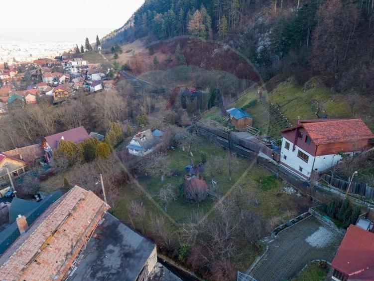 Casă cu 3 camere cu Teren 1498 Mp în Schei