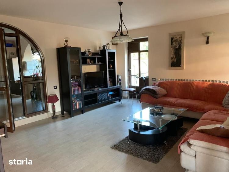 Casă cu 8 camere cu Teren 450 Mp în Clinceni