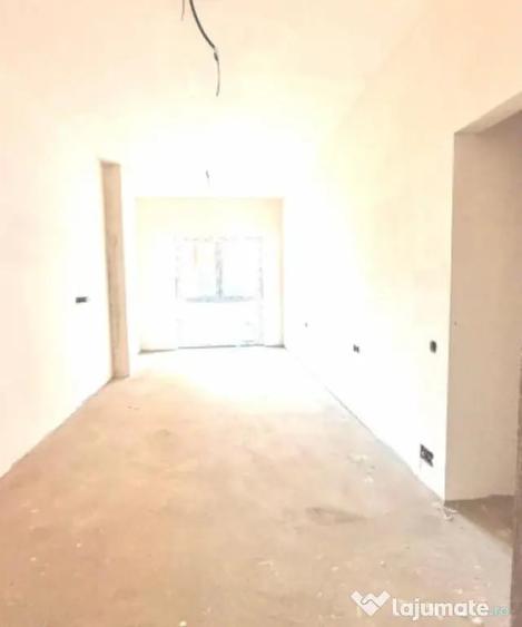 Apartament cu 4 camere decomandat în Florești