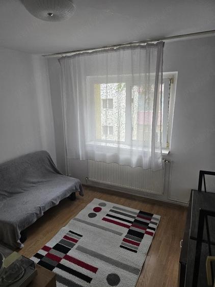 Apartament cu 3 camere decomandat în Medicină