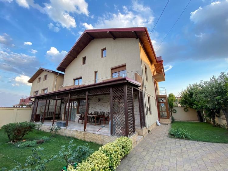 Casă individuală cu 5 camere cu Canalizare în Dobroești