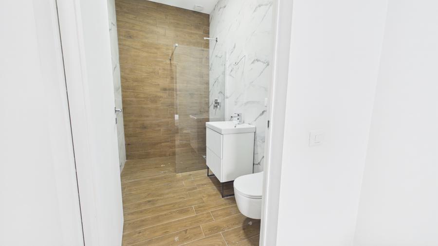 Apartament cu 3 camere semidecomandat în Grivița