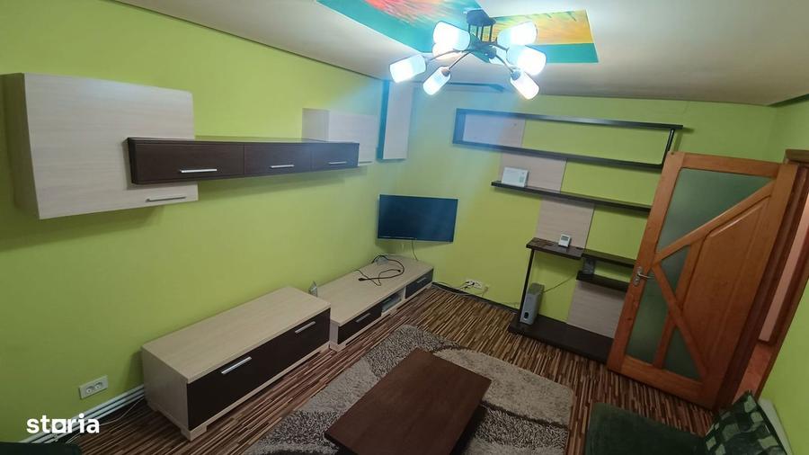 Apartament cu 3 camere decomandat în Carrefour