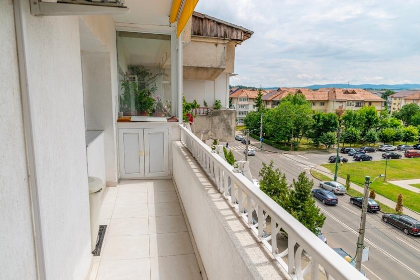 Apartament cu 3 camere decomandat, mobilat în Central