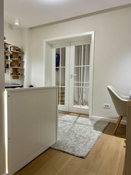 Apartament cu 4 camere decomandat în Central