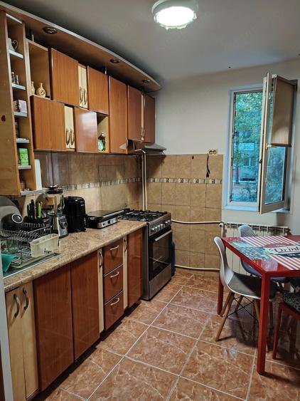 Apartament cu 4 camere semidecomandat în Exterior Vest