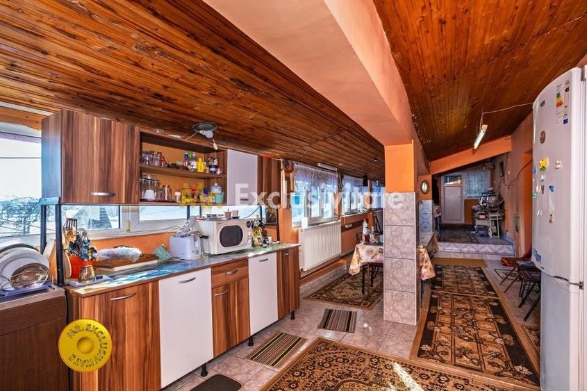 Casă individuală cu 8 camere cu Canalizare în Căldăraru