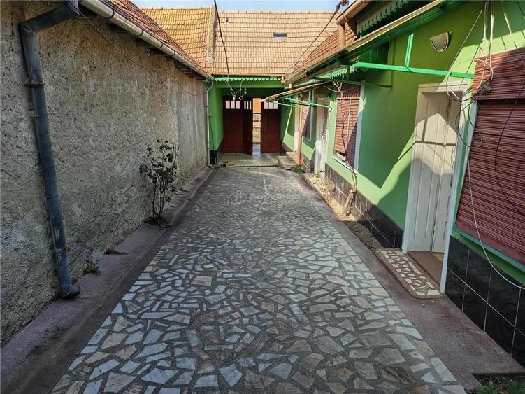 Casă cu Teren 1439 Mp în Ciclova Română