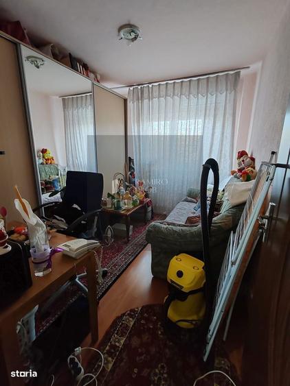 Apartament cu 4 camere semidecomandat în Apărătorii Patriei