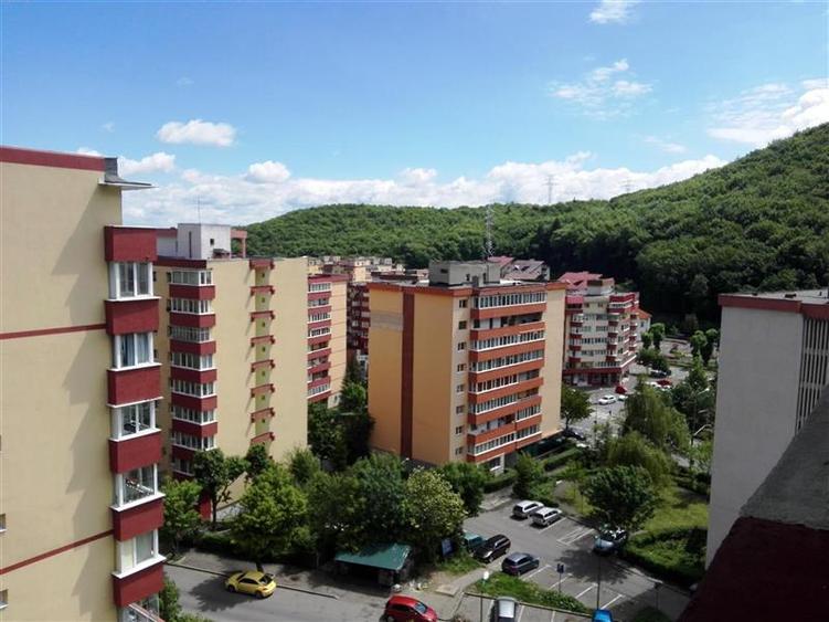 Apartament cu 3 camere decomandat, mobilat în Răcădău — fotografia 1