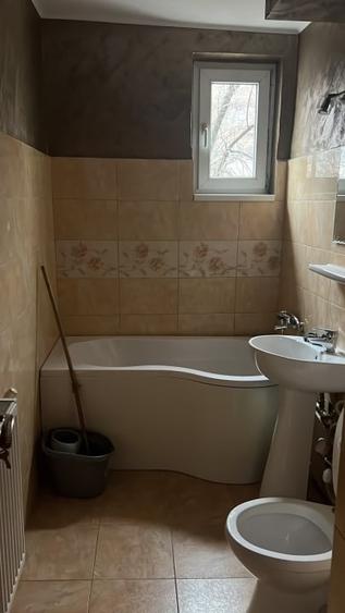 Apartament cu 2 camere decomandat, mobilat în Rovine